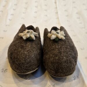 Garnet Hill Brown Boiled Wool Kids Slippers with Floral Detail